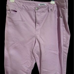 d. jeans Lavender Cropped Pants